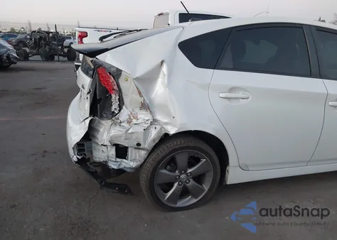 2015 Toyota Prius Persona Series Special Edition z USA, uszkodzony, nr VIN JTDKN3DU5F0401030